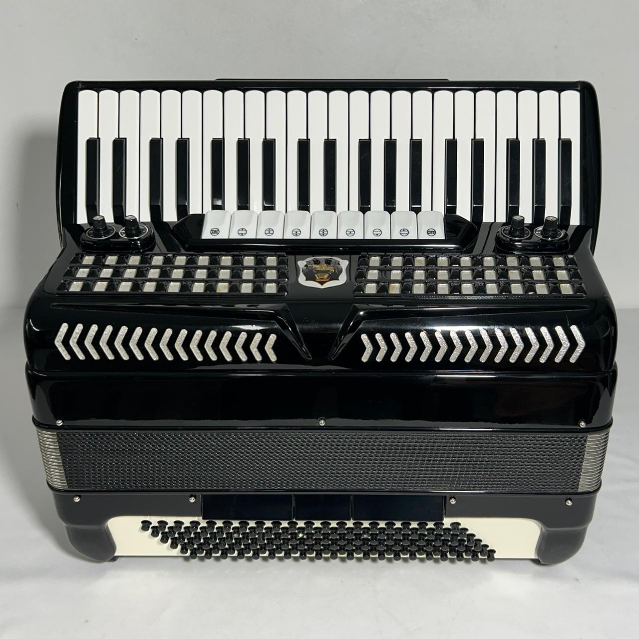 Acordeon Castiglione - Terça Oitavada - 9/3 Registros - 10.3 kg - 48 cm