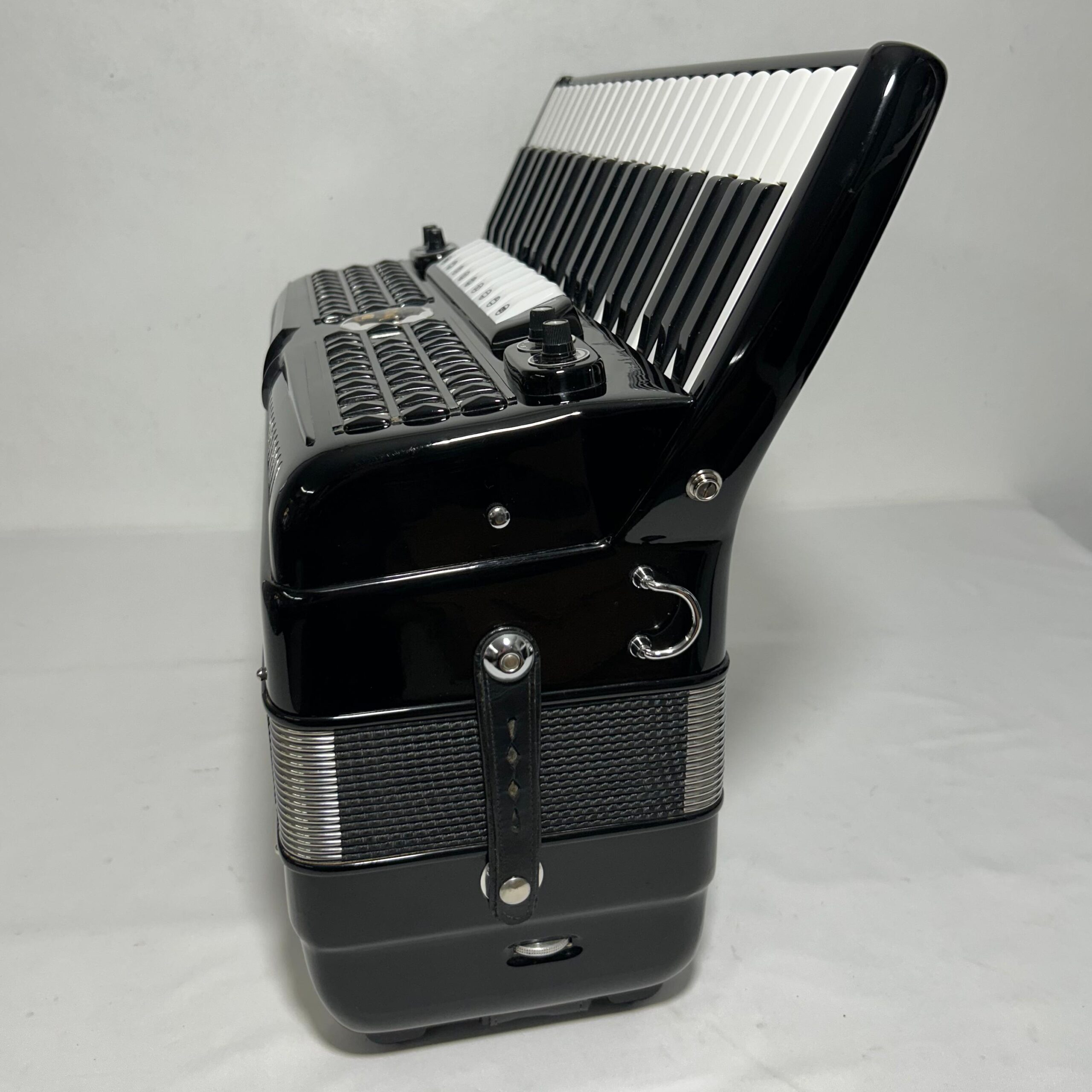 Acordeon Castiglione - Terça Oitavada - 9/3 Registros - 10.3 kg - 48 cm - Imagem 12