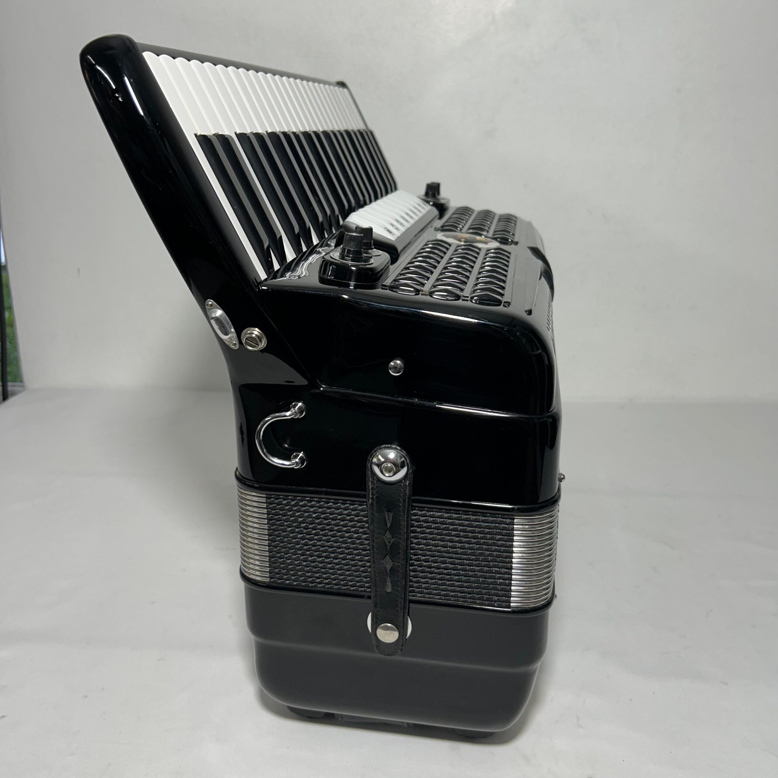 Acordeon Castiglione - Terça Oitavada - 9/3 Registros - 10.3 kg - 48 cm - Imagem 13