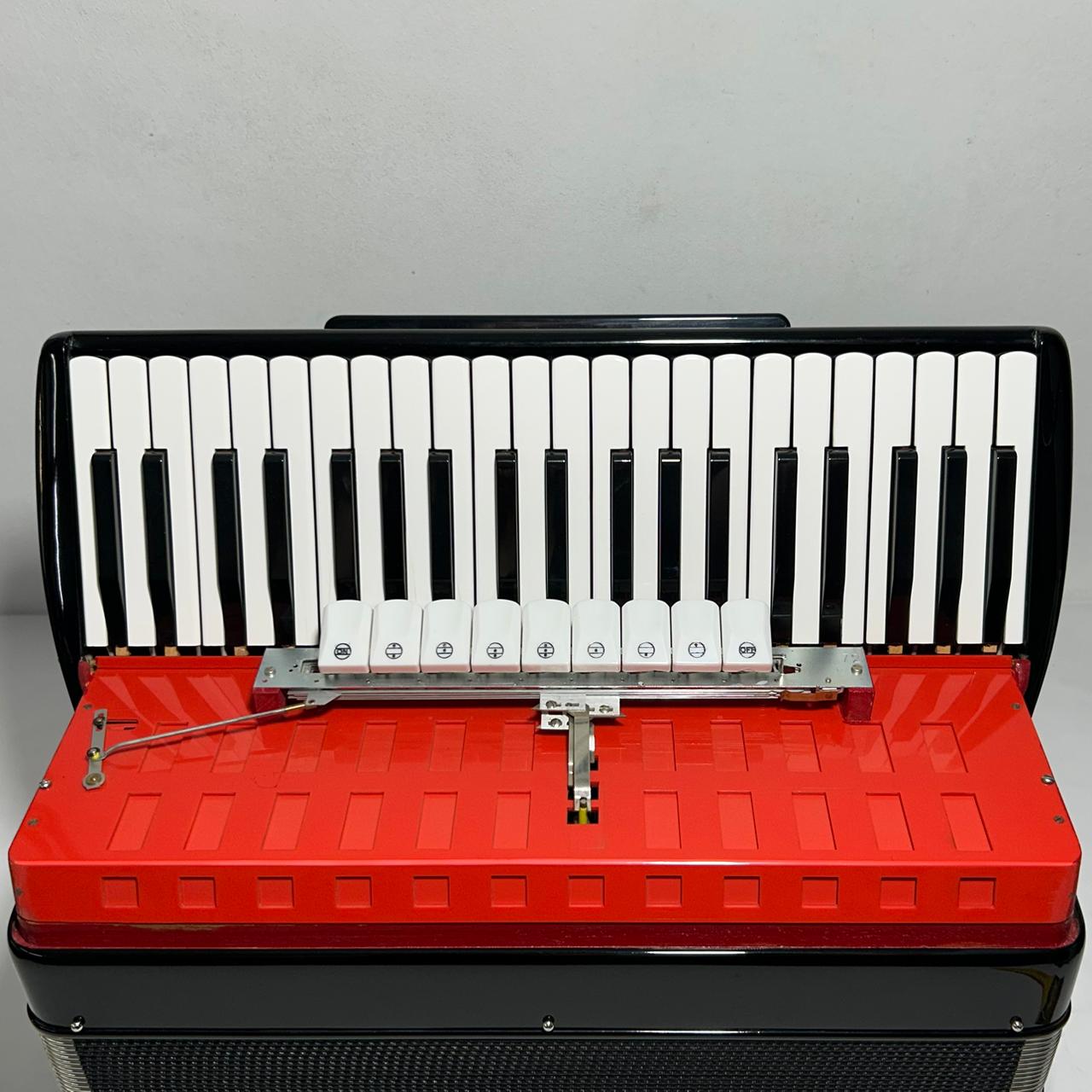Acordeon Castiglione - Terça Oitavada - 9/3 Registros - 10.3 kg - 48 cm - Imagem 4