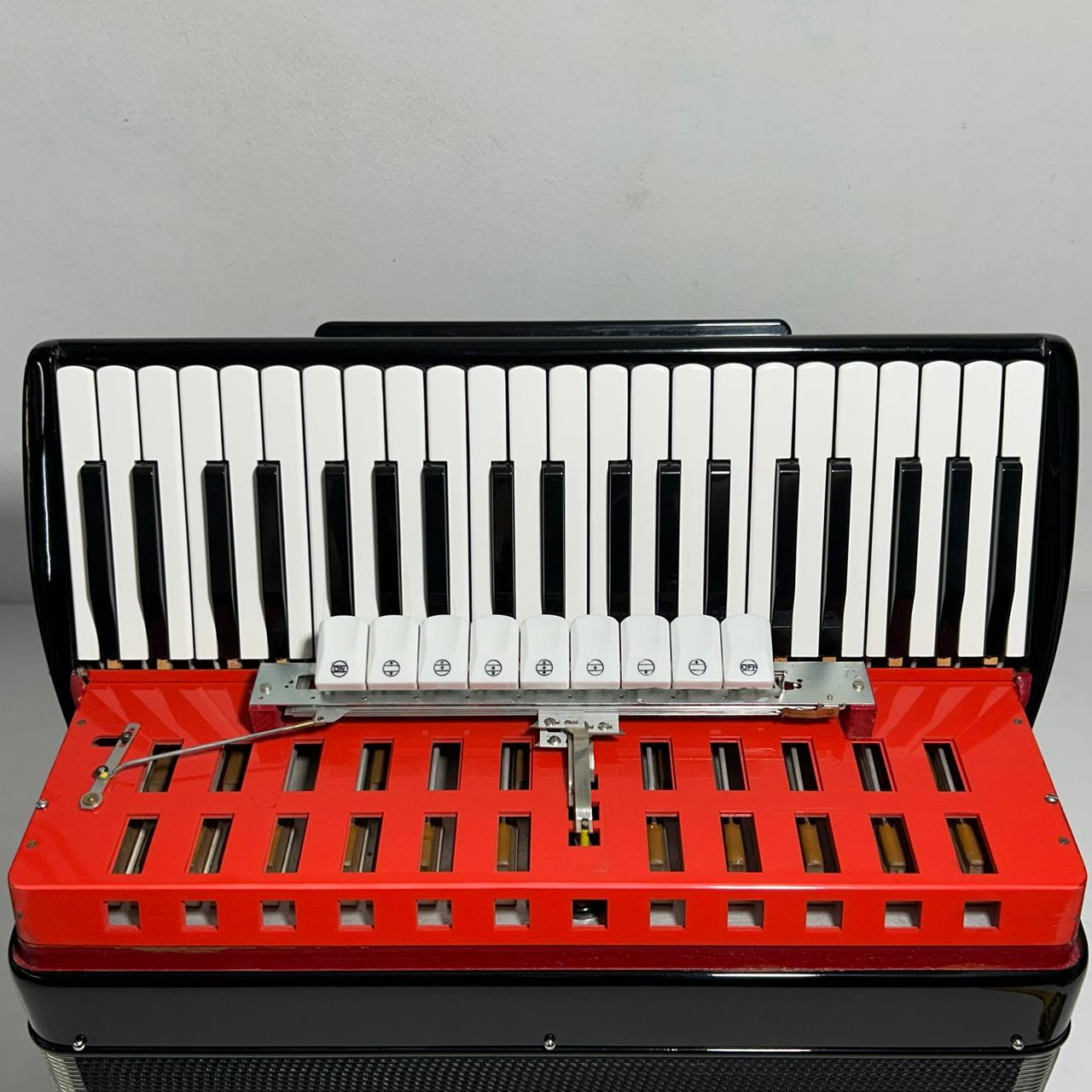Acordeon Castiglione - Terça Oitavada - 9/3 Registros - 10.3 kg - 48 cm - Imagem 5
