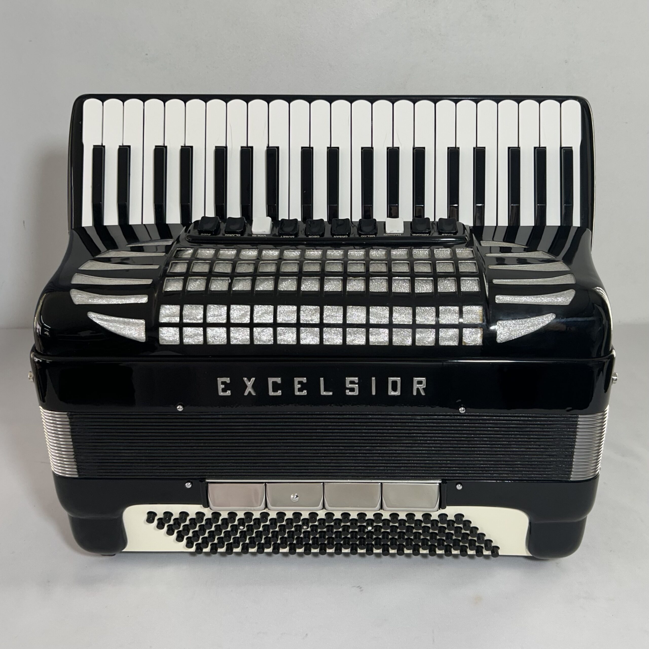 Acordeon Excelsior Mod. 911 - Quarta de voz - 11/4 Registros - 11.4 kg - 48,5 cm