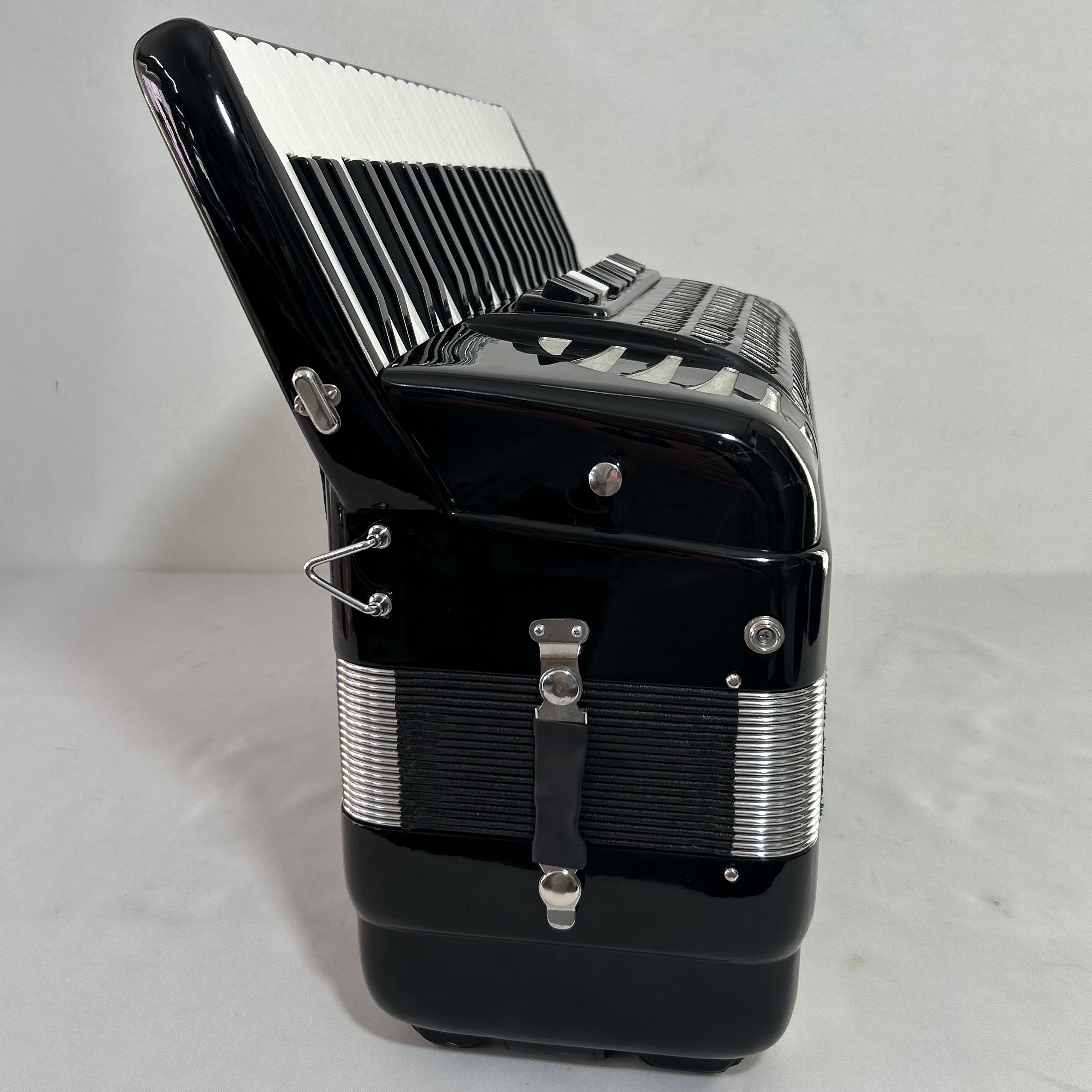 Acordeon Excelsior Mod. 911 - Quarta de voz - 11/4 Registros - 11.4 kg - 48,5 cm - Imagem 12