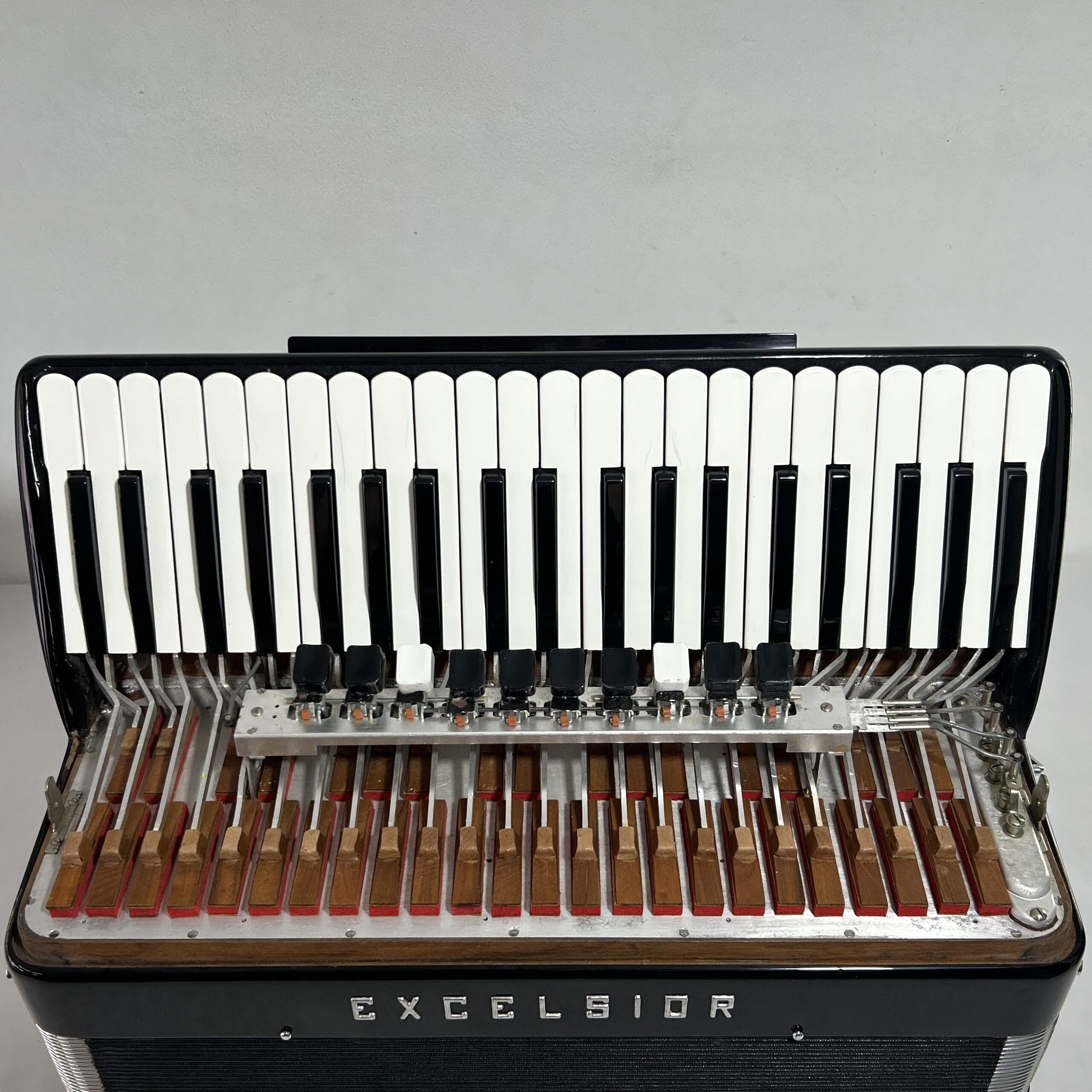 Acordeon Excelsior Mod. 911 - Quarta de voz - 11/4 Registros - 11.4 kg - 48,5 cm - Imagem 4