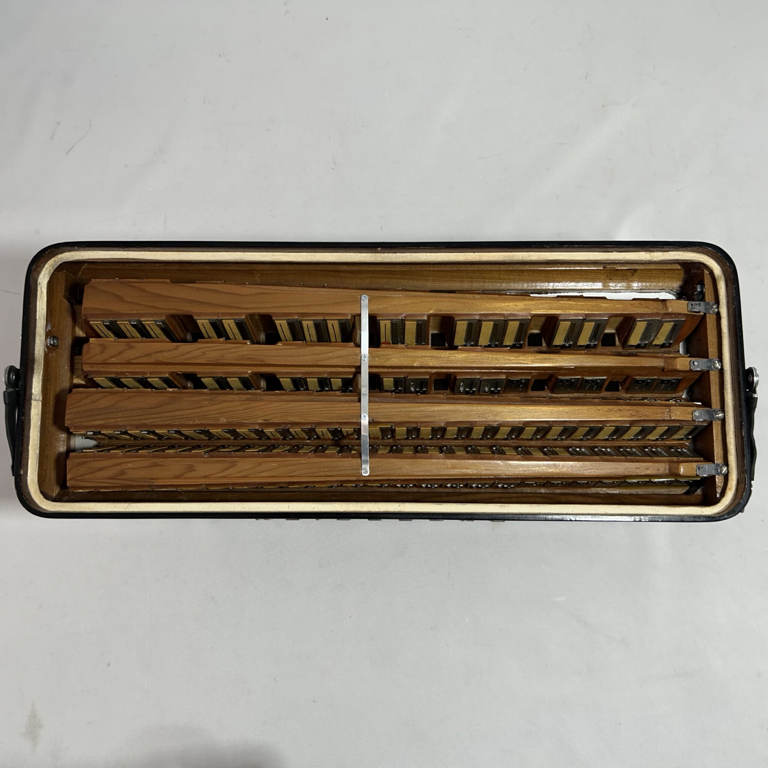 Acordeon Excelsior Mod. 911 - Quarta de voz - 11/4 Registros - 11.4 kg - 48,5 cm - Imagem 5