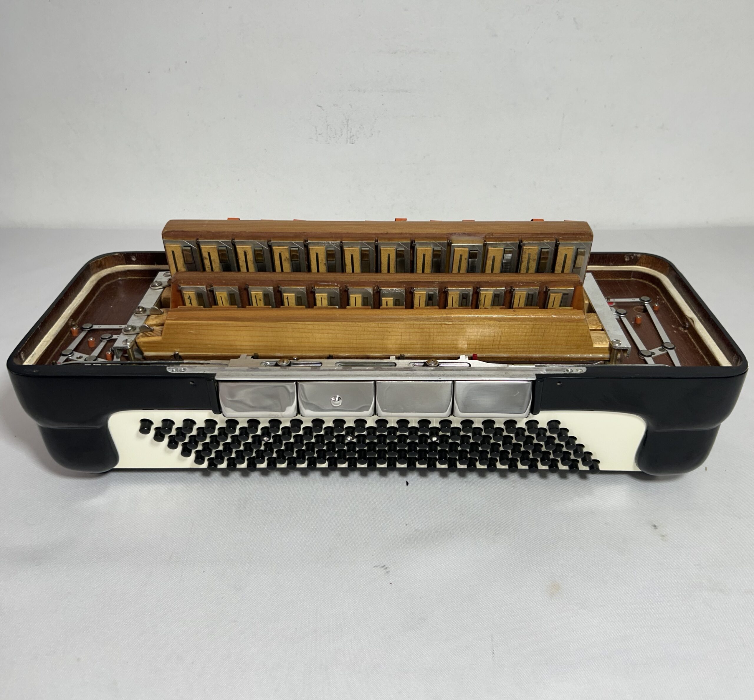 Acordeon Excelsior Mod. 911 - Quarta de voz - 11/4 Registros - 11.4 kg - 48,5 cm - Imagem 8