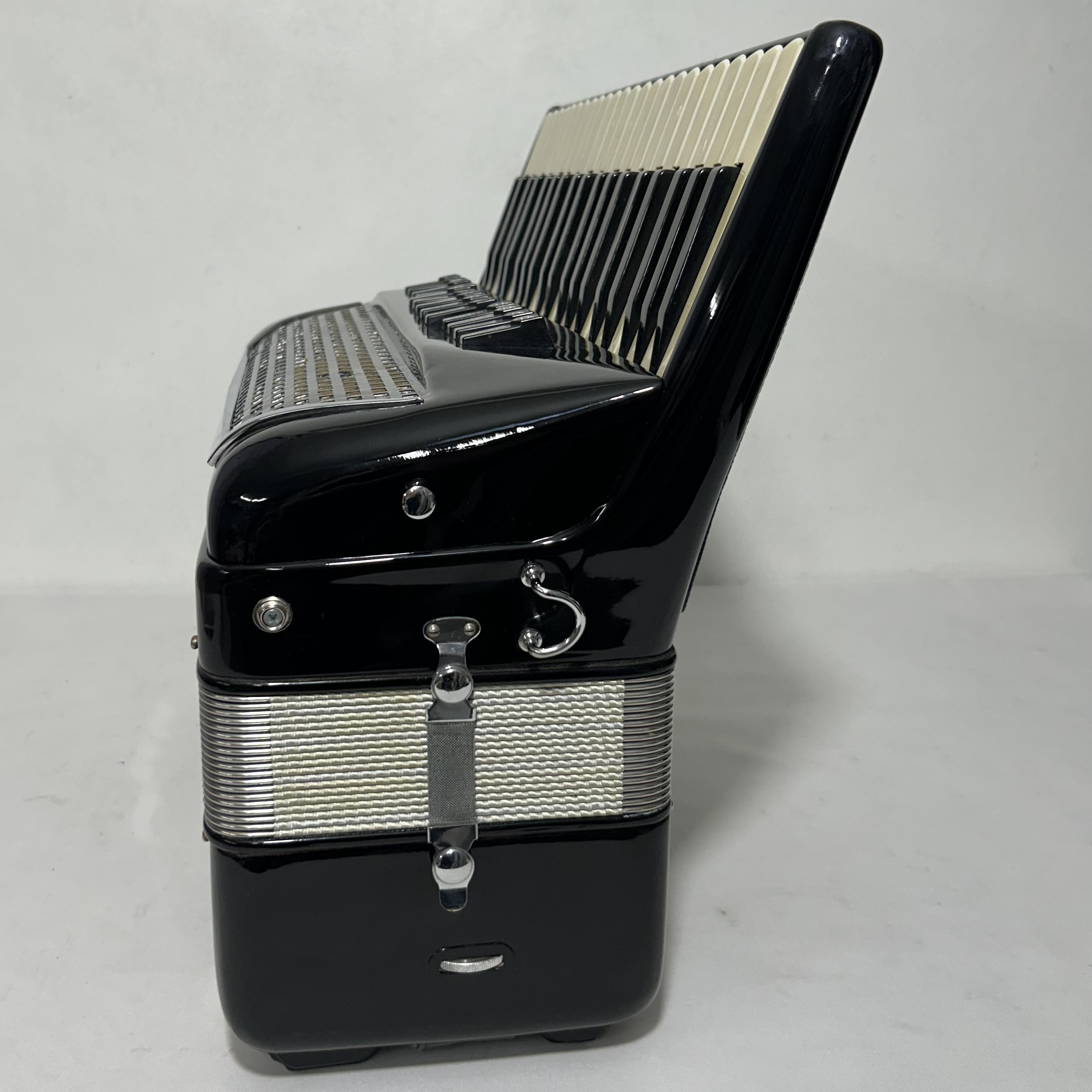 Acordeon Excelsior Model 320 / M - Quarta Polifônica - 13/3 Reg - 10.3 kg - 48,5 cm - Imagem 11
