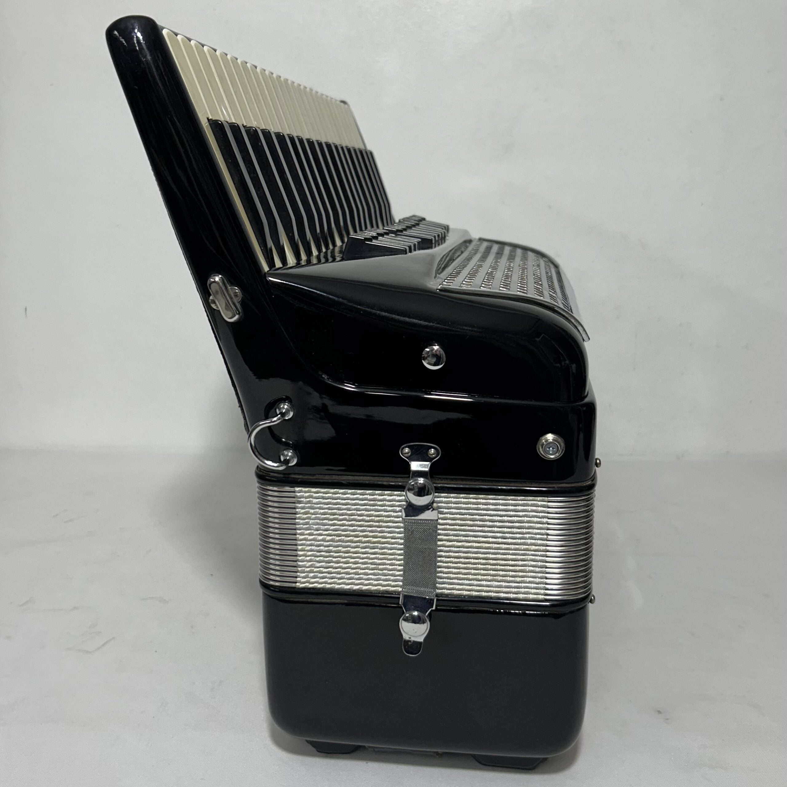 Acordeon Excelsior Model 320 / M - Quarta Polifônica - 13/3 Reg - 10.3 kg - 48,5 cm - Imagem 12