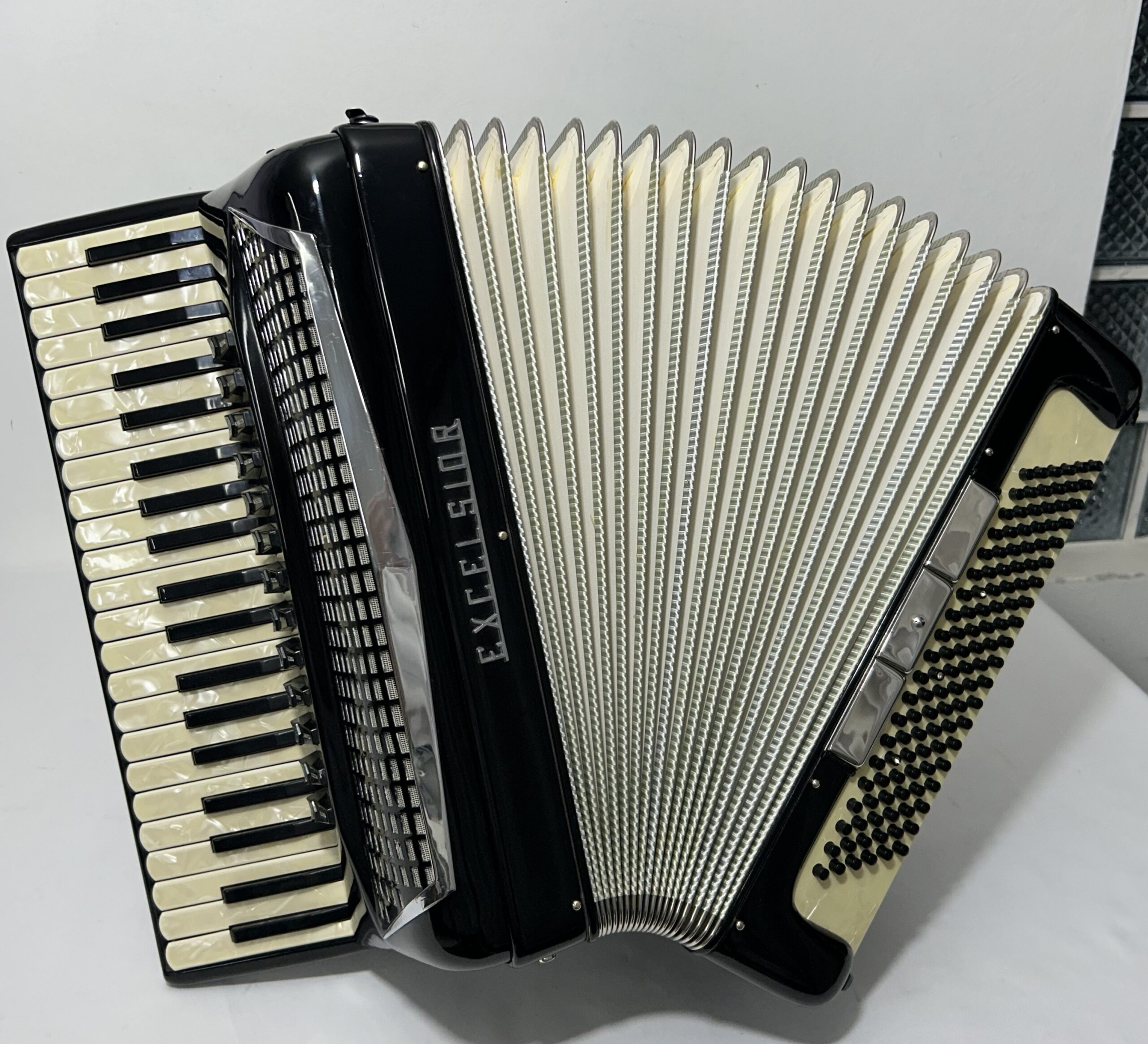 Acordeon Excelsior Model 320 / M - Quarta Polifônica - 13/3 Reg - 10.3 kg - 48,5 cm - Imagem 22