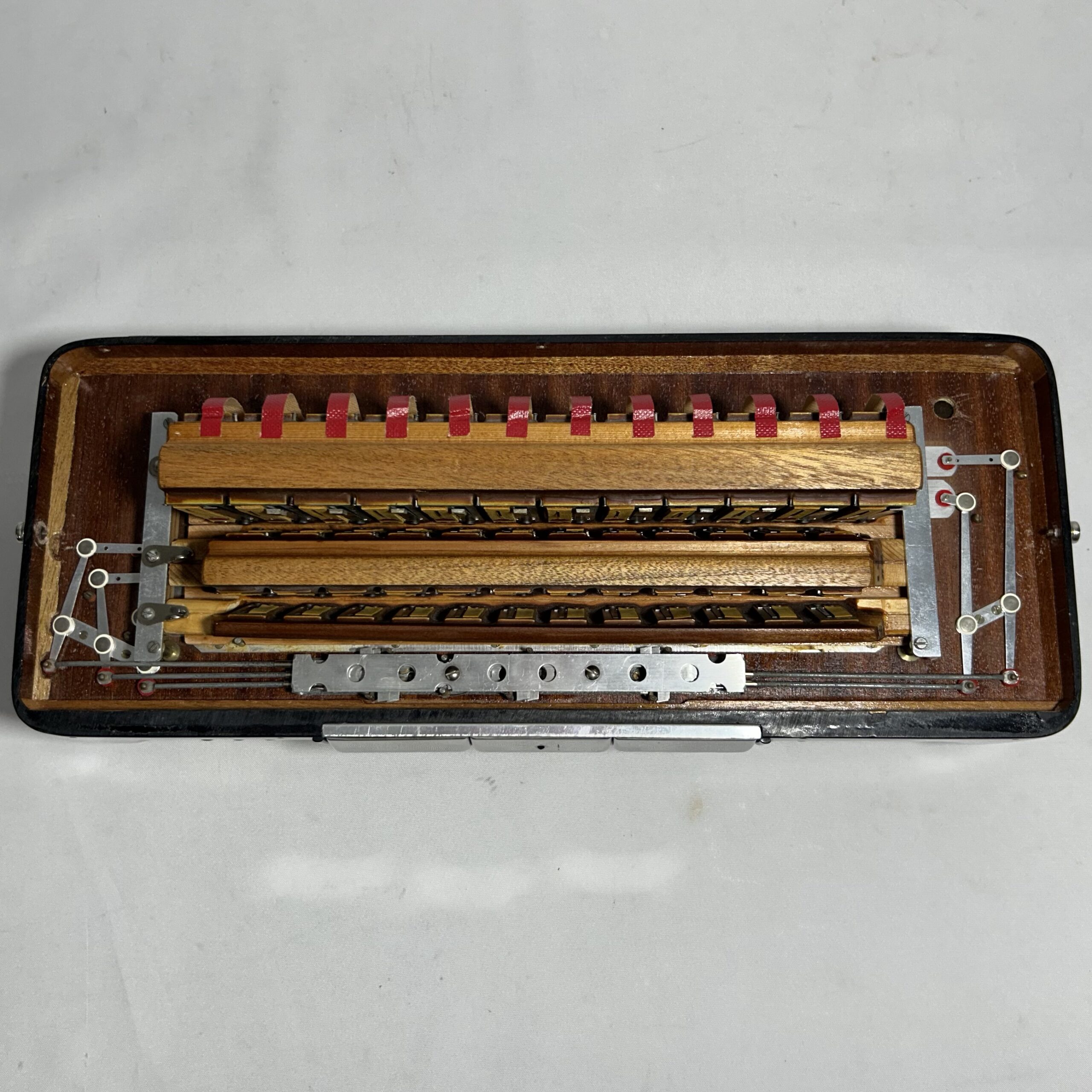 Acordeon Excelsior Model 320 / M - Quarta Polifônica - 13/3 Reg - 10.3 kg - 48,5 cm - Imagem 7