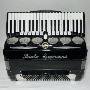 Acordeon Paolo Soprani - Quarta de voz - 13/7 Registros - 11.8 kg - 49 cm