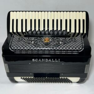 Acordeon Scandalli Brevetto - Quarta Polifônica - 9/2 Registros - 11.2 kg - 48 cm