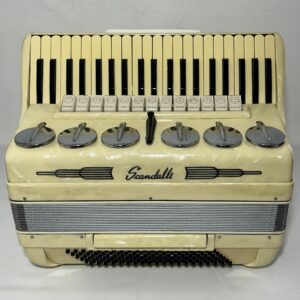 Acordeon Scandalli - Quarta de voz - 13/6 Registros - 11.5 kg - 48 cm