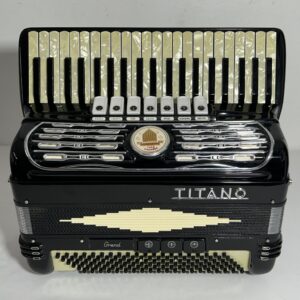 Acordeon Titano - Model Grand - Terça Oitavada - 7/3 Reg - 8.9 kg - 43 cm