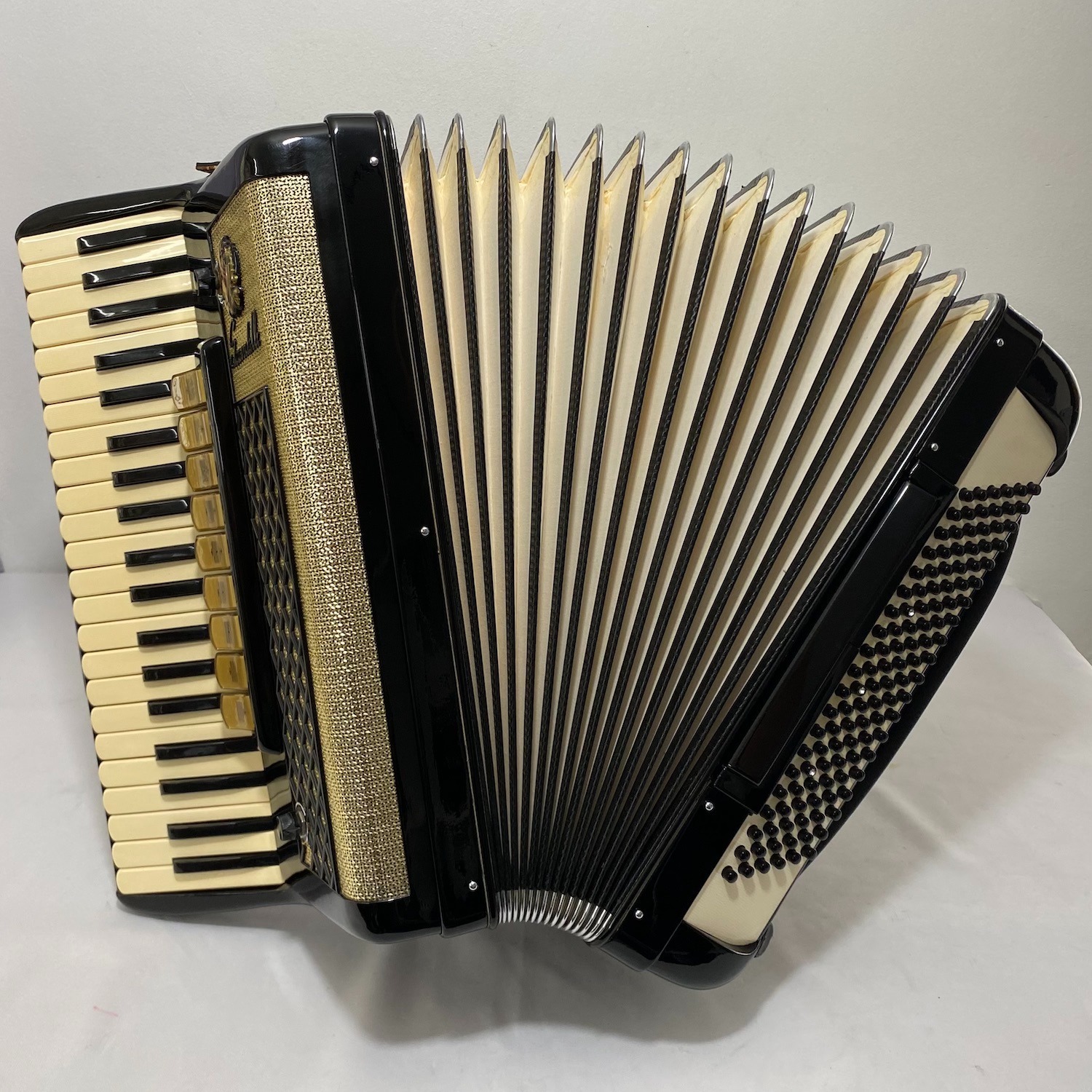 Ajustes e reparos em acordeon